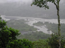 Vista panormica playas del ro Upano desde el Mirador  de la Emisora Voz  del Upano cuando cae una torrencial lluvia en la ciudad de Macas- Ecuador (12/03/2004)
